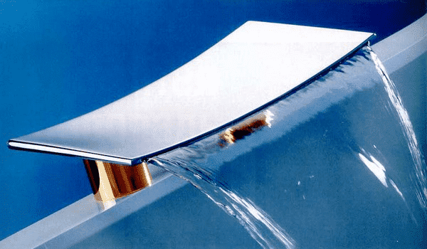 Каскадный смеситель на борт ванны