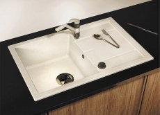 Мойка-Tolero-R-112-на-кухне