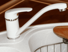 СмесительTolero с низким изливом Tolero цвет 923 белый