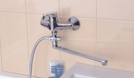 универсальные смесители для ванной комнаты